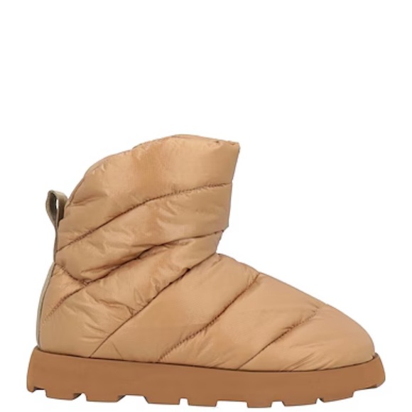 PIUMESTUDIO
Ankle boots nwt / box - Picture 2 of 4